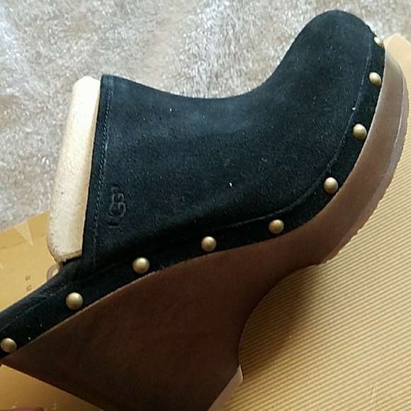 UGG BLACK CLOGS - Picture 2 of 5